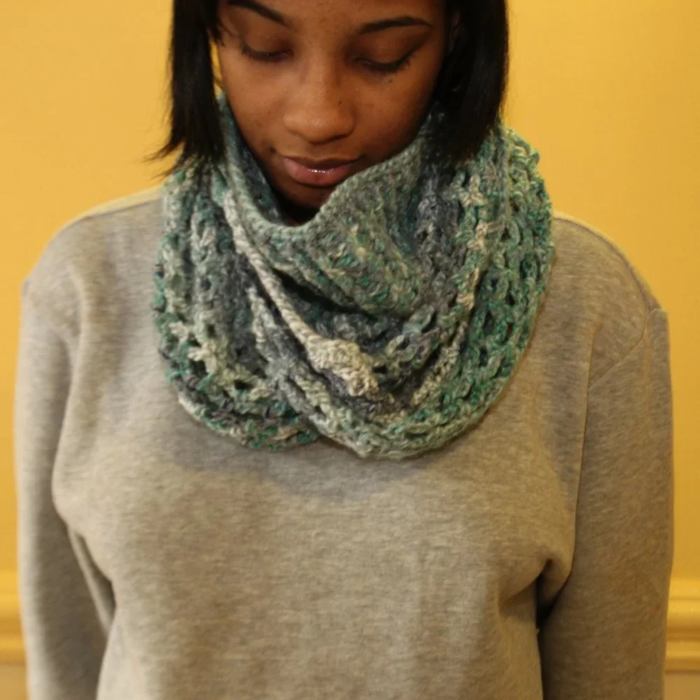Crochet Katniss Cowl Scarf in Self-Striping Yarn, Blue White Green NEW